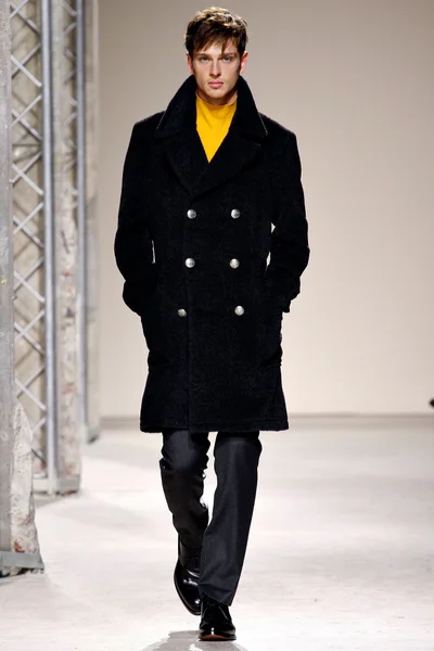 Look 18